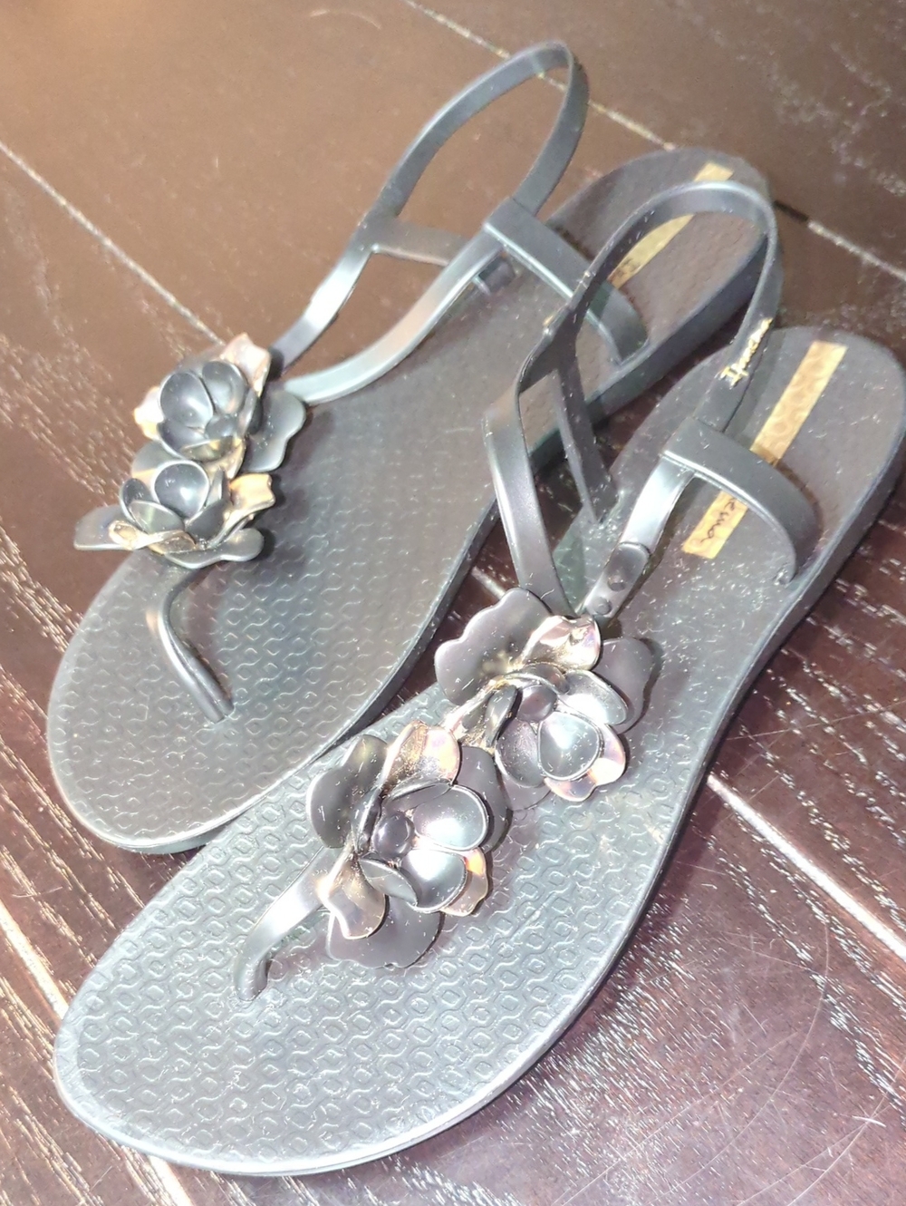 Impanema Black Floral T-Strap Women's Sandals Size 10